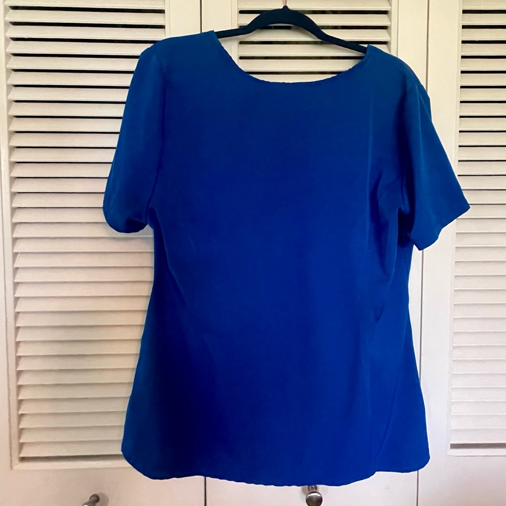 NWOT HH Works scrub Top - Picture 2 of 4